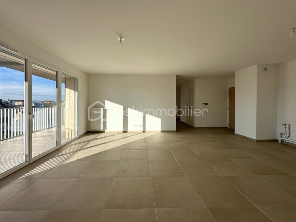 APPARTEMENT T3, DERNIER ETAGE, TERRASSE ET VUE EXCEPTIONNELLE – 3 pièces – 2 chambres – 78 m²
