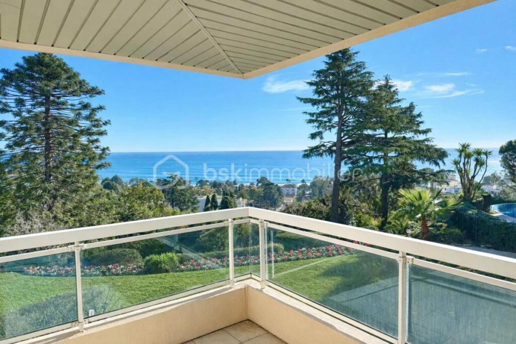 Cannes Croix-des-Gardes – Appartement 86m² – 3 pièces – Grande terrasse – vue mer – Piscine – Garage – 3 pièces – 2 chambres – 86 m²
