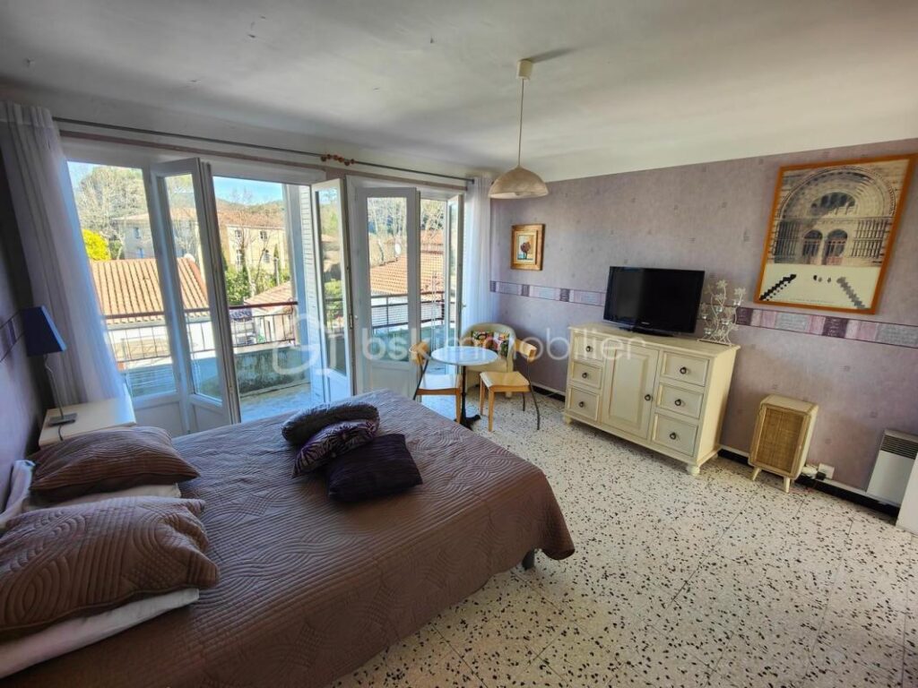 Hyper centre de la station thermale*** Résidence sécurisée*** 3ème étage avec ascenseur*** – 2 pièces – 1 chambre – 32 m²