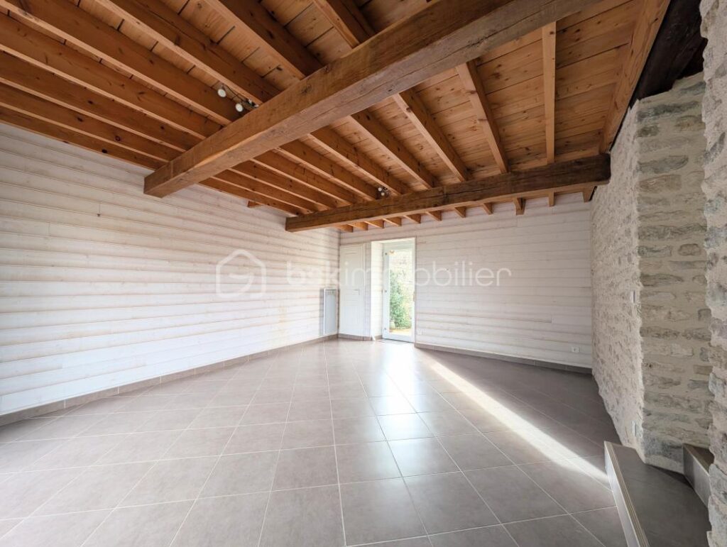 Maison en pierre pleine de charme avec jardin et cave voûtée – 4 pièces – 3 chambres – 79 m²