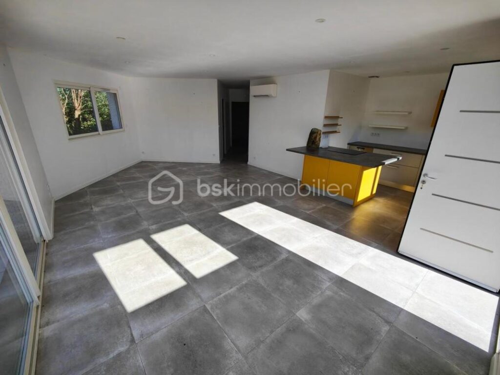 Villa quatre faces récente*** Exposition Sud*** Vue panoramique*** – 4 pièces – 3 chambres – 80 m²