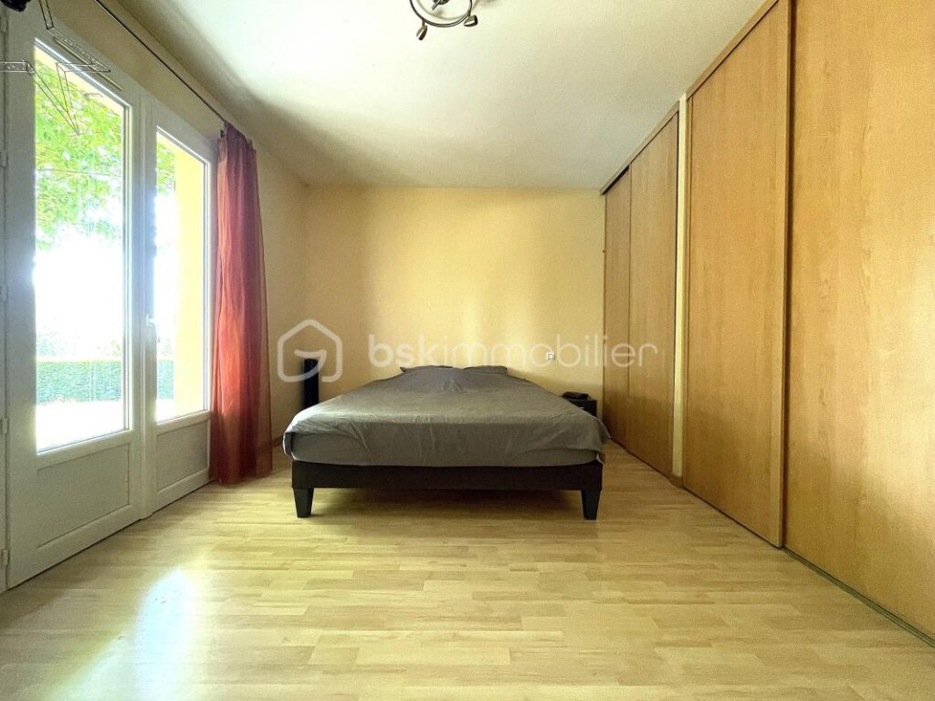 VILLA DE PLAIN PIED AVEC PISCINE – 5 pièces – 4 chambres – 146 m²