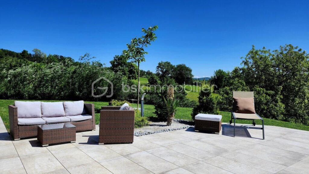 Maison moderne construite en 2020 + terrain constructible pour éventuelle extension – 7 pièces – 5 chambres – 202 m²