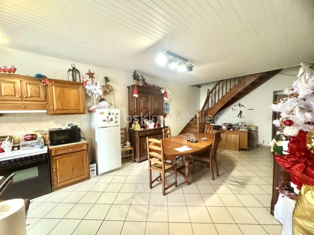 Au cœur du Gers – Maison de caractère en pierre avec chambres d’hôtes et dépendances – 9 pièces – 5 chambres – 202 m²