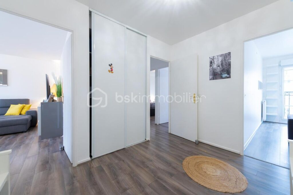 À VENDRE – Appartement 4 pièces – DPE C – Vue Disneyland – Serris (77700) – À 10 min à pied du RER – 4 pièces – 3 chambres – 79 m²