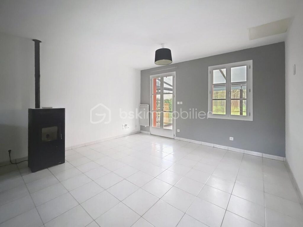 PAVILLON AVEC BEL EXTERIEUR ET GARAGE – 5 pièces – 3 chambres – 119 m²