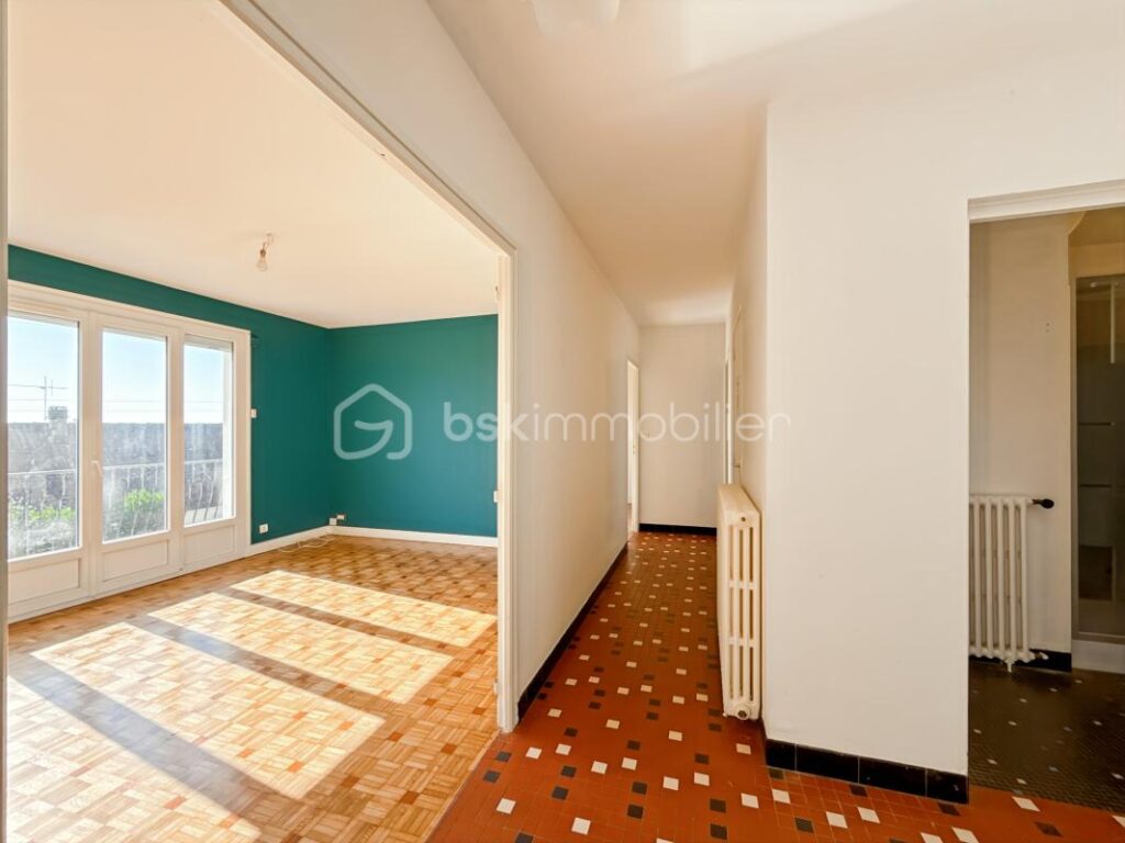 Maison 7 pièces de 141m2 à PARON (89100) – 7 pièces – 5 chambres – 141 m²