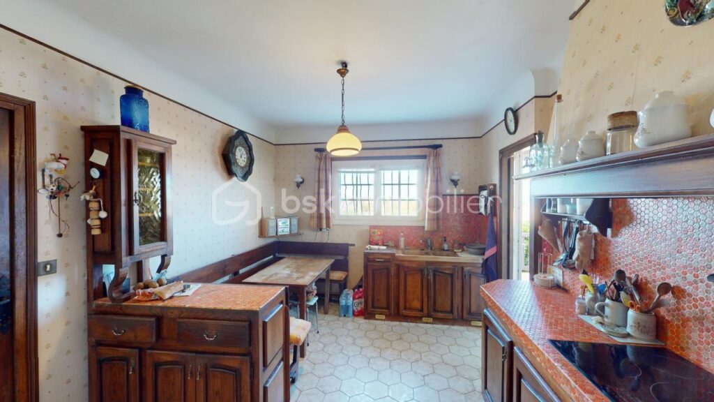 A Saint Jean-de-Luz, Propriété avec vue panoramique, T3 indépendant et terrain divisible – 9 pièces – 7 chambres – 221 m²