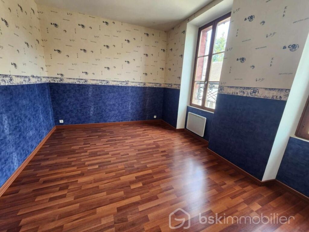 Maison ancienne pleine de charme avec 5 chambres et dépendances – 6 pièces – 5 chambres – 150 m²