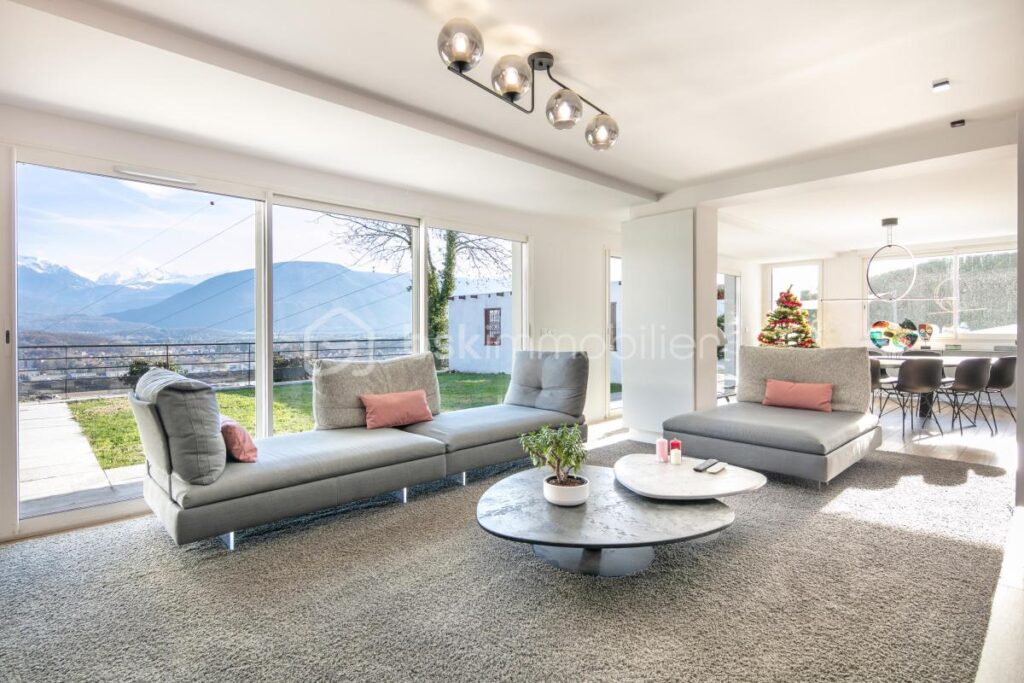 Maison de 200m2 avec piscine – 6 pièces – 4 chambres – 200 m²