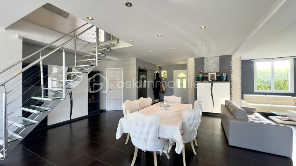 À Vendre – Maison d’Exception à Armentières-en-Brie 240m2 – 6 pièces – 4 chambres – 239 m²