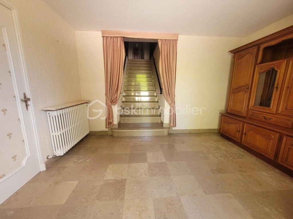 Coublevie Maison Individuelle avec 2300m² de terrain 420 000 € – 6 pièces – 4 chambres – 230 m²