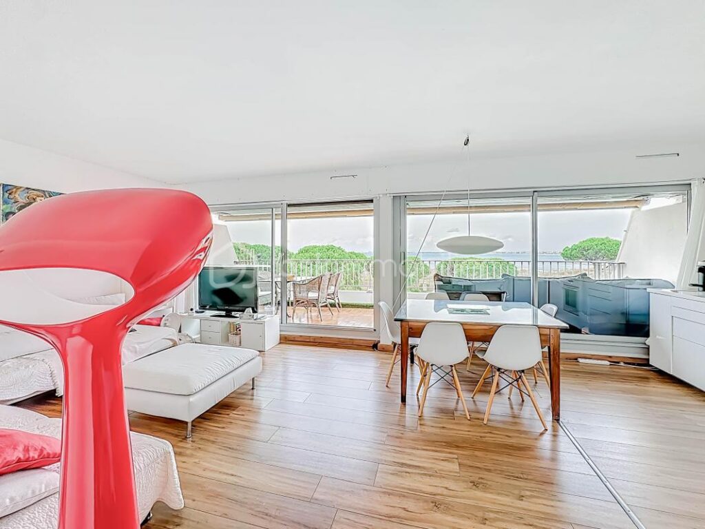 EXCLUSIVITÉ *** Magnifique Appartement T3 de standing Dernier étage Vue Mer Piscine à Port Camargue *** – 3 pièces – 2 chambres – 70 m²