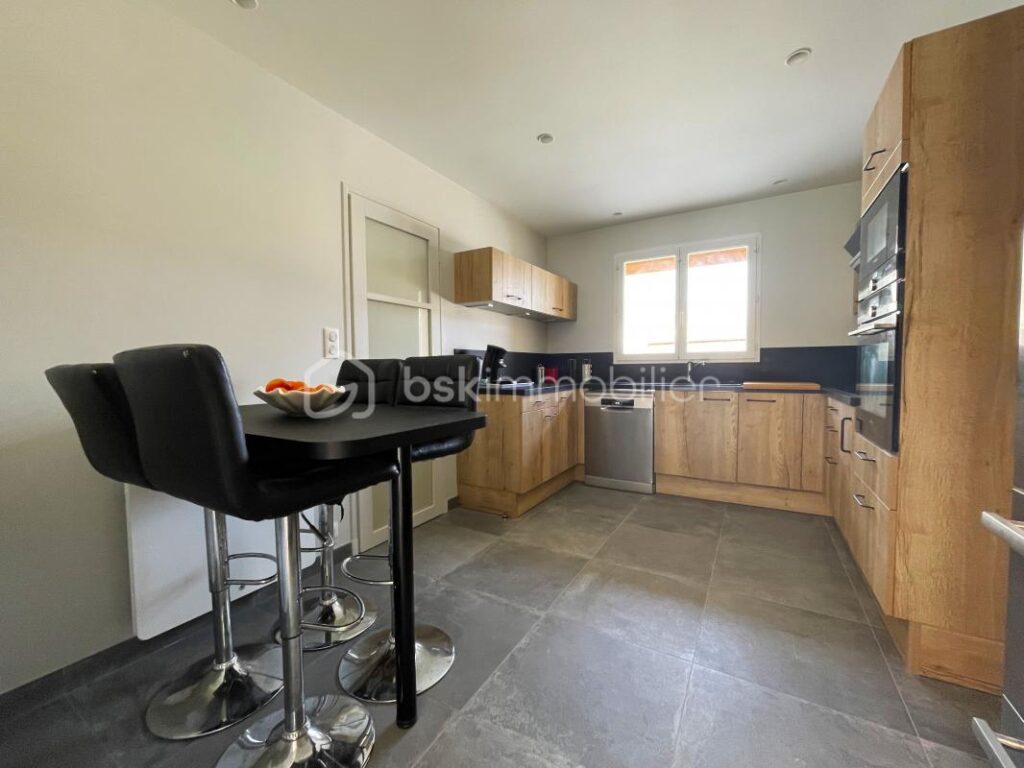 Villa au Calme avec Vue, Piscine & Dépendance – Un Vrai Coup de Cœur Familial ou Investisseur ! – 12 pièces – 5 chambres – 310 m²