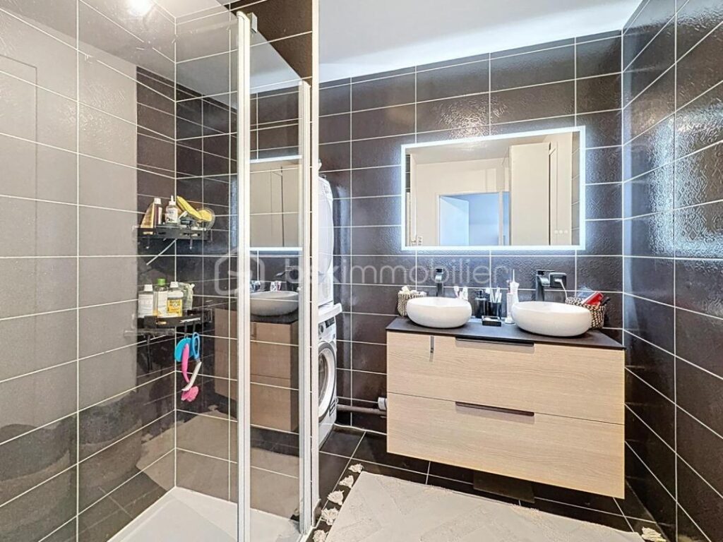 Appartement T3 avec grande terrasse, à deux pas du RER Nanterre-Université – 3 pièces – 2 chambres – 70 m²