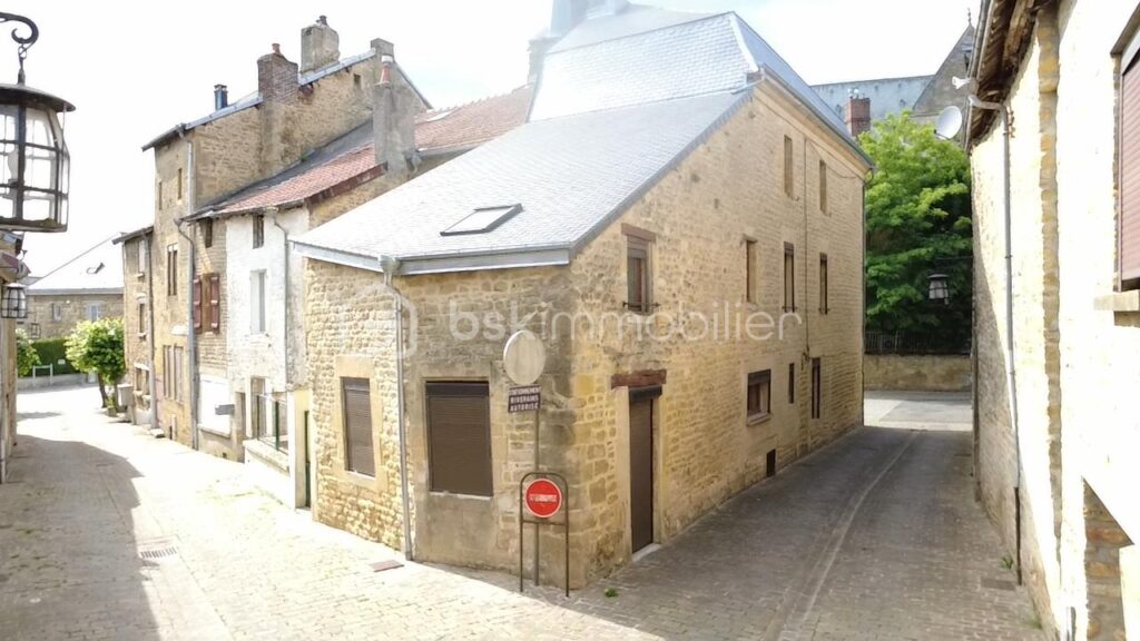 Maison de ville – 6 pièces – 3 chambres – 151 m²