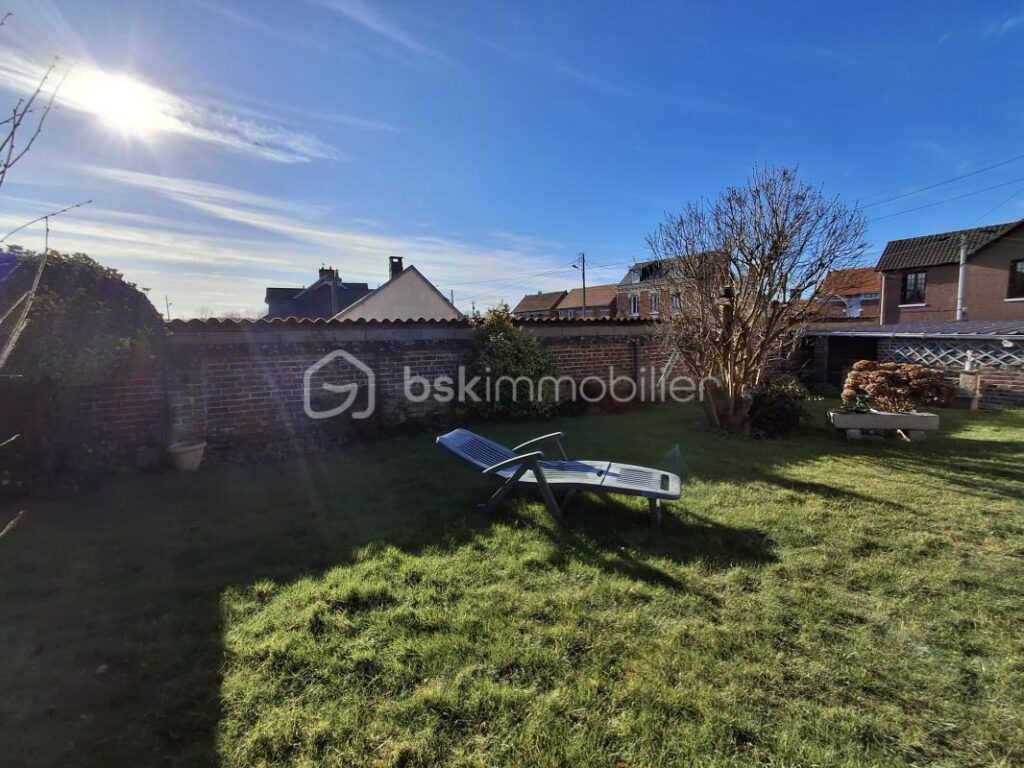 ***CHARMANTE MAISON ANCIENNE 135 M2 HAB. AVEC BEAU JARDIN 420 M2, GARAGE FERME ET DEPENDANCES *** – 7 pièces – 4 chambres – 135 m²