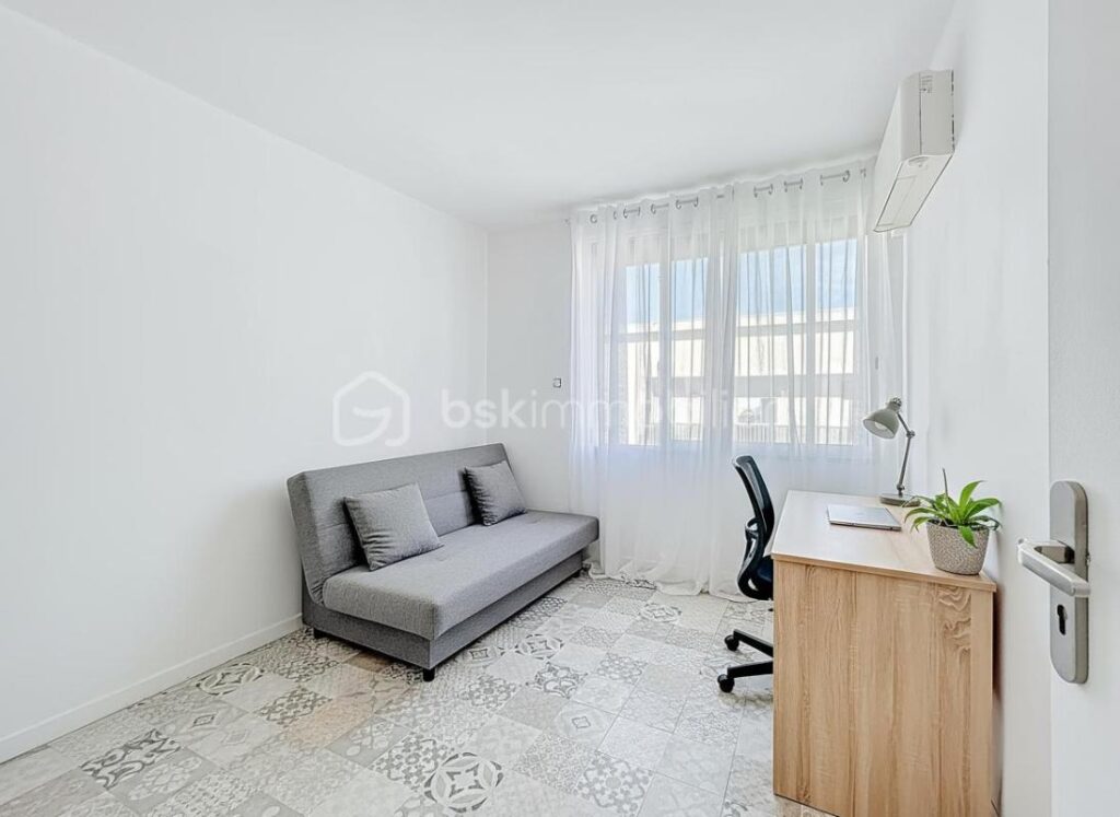 DERNIER ÉTAGE – VUE MER ET ÉTANGS – TERRASSE PANORAMIQUE – 3 pièces – 2 chambres – 48 m²