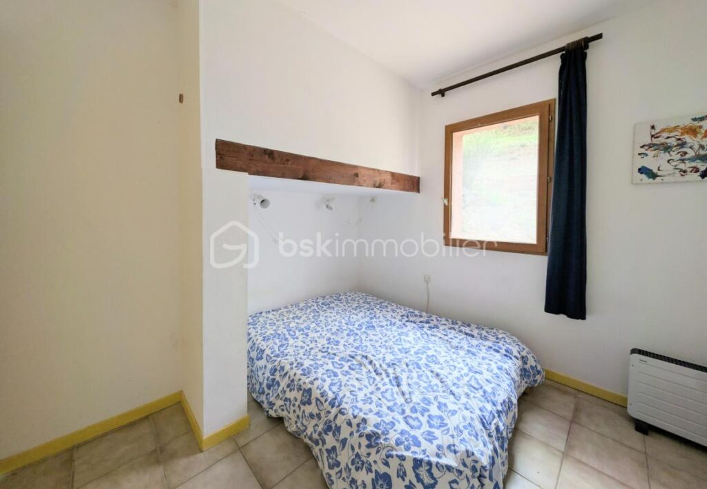 VILLA de 257 M² A LIAUSSON 34800 – 11 pièces – 8 chambres – 257 m²