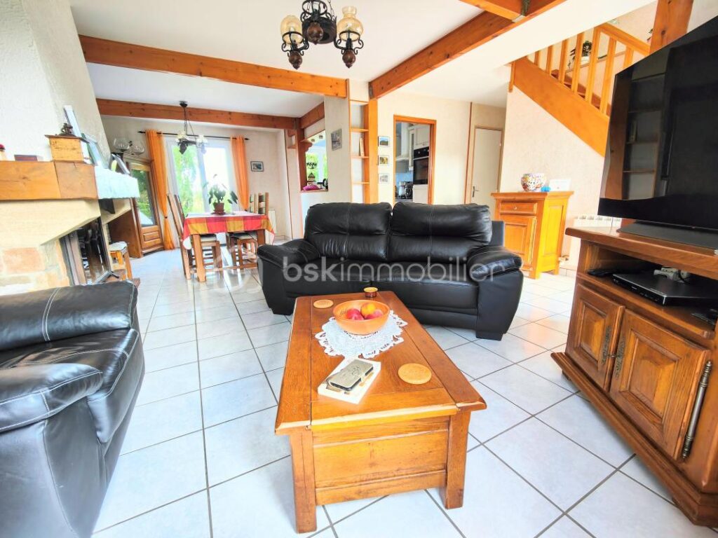 Maison familiale 4/5ch au calme avec jardin arboré vue sur la plaine – 7 pièces – 4 chambres – 113 m²