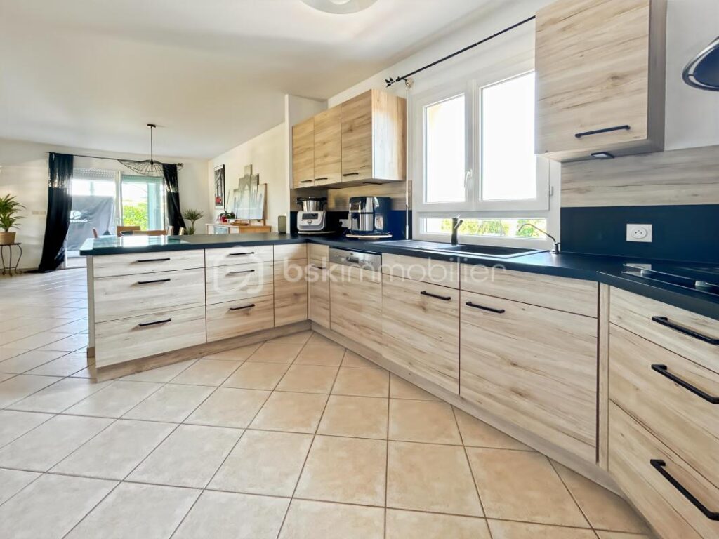 Maison 6 pièces de 179m2 à Nailly – 6 pièces – 5 chambres – 179 m²