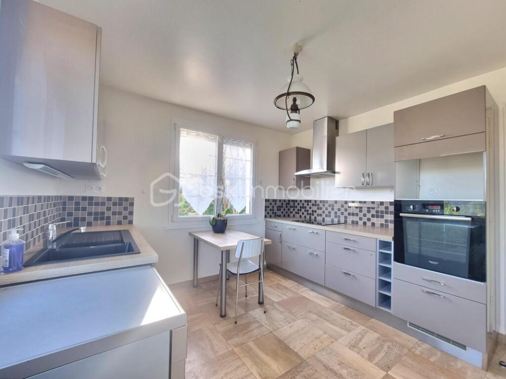 MAISON SUR SOUS-SOL TOTAL_4 CHAMBRES_ JARDIN ! – 5 pièces – 4 chambres – 130 m²