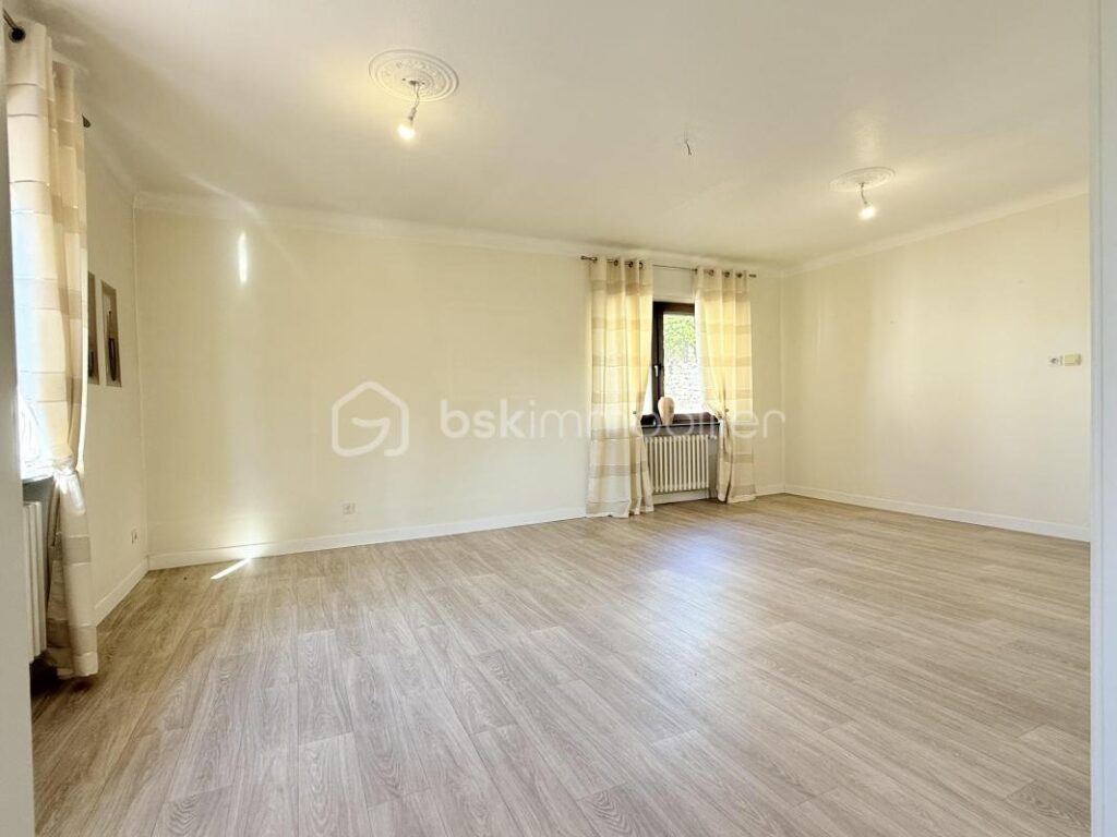 BAISSE DE PRIX !! – 5 pièces – 3 chambres – 136 m²