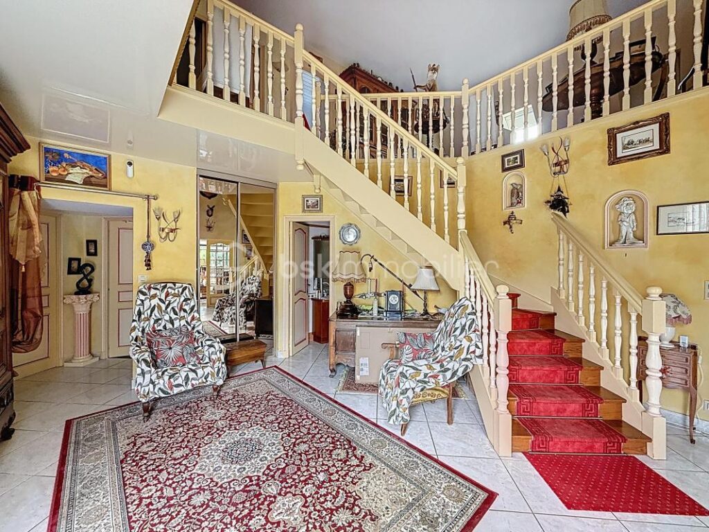 Propriété d’exception à vendre – Rougé (44) À 5 minutes de Châteaubriant – 230 m² habitables – Parc clos de plus de 4 800 m² – Piscine – Dépendances – 10 pièces – 4 chambres – 230 m²