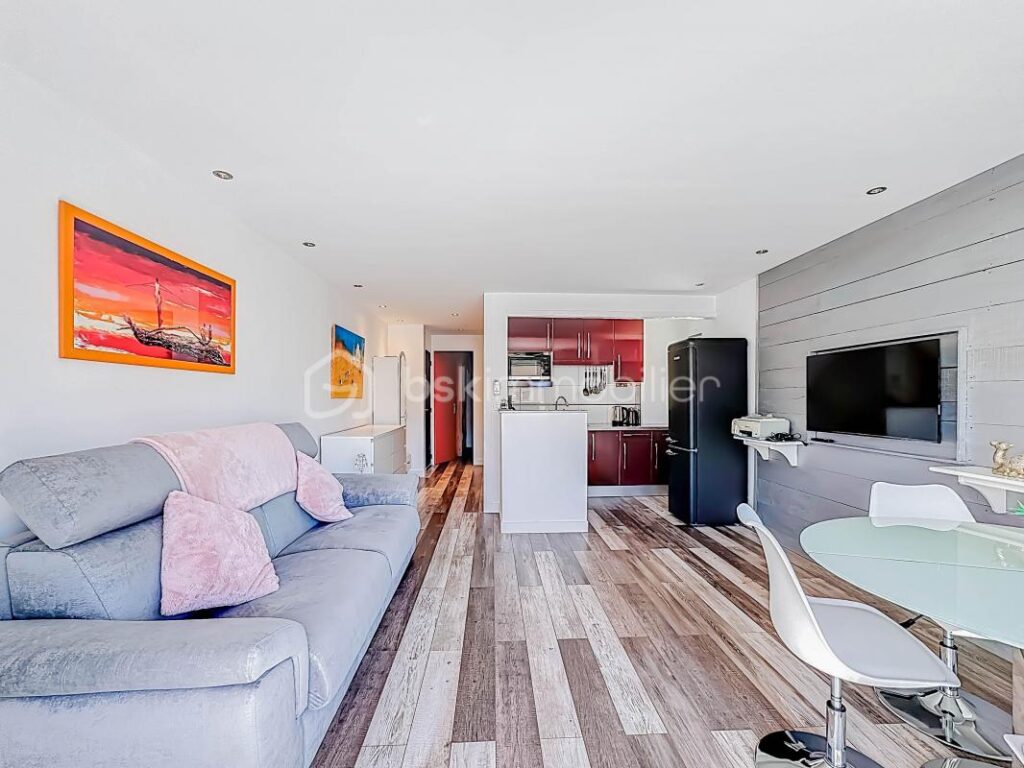 EXCLUSIVITE *** Magnifique Appartement T2 entièrement rénové avec terrasse et parking à PALAVAS *** – 2 pièces – 1 chambre – 40 m²