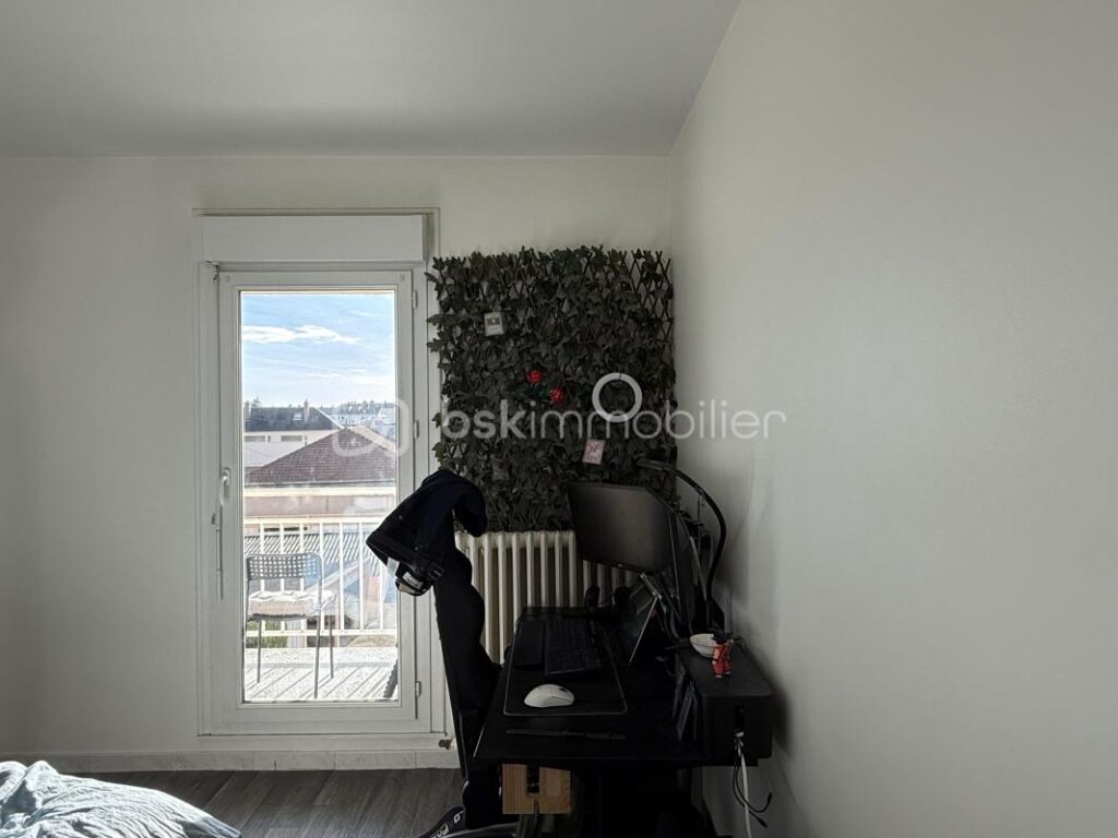 Appartement loué – Investissement locatif sécurisé – Proche université et centre-ville – Avec garage + cave – 2 pièces – 1 chambre – 36 m²