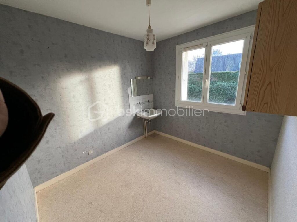 Charmante Maison Familiale de 111 m² – Grand Terrain et Sous-sol Complet – 5 pièces – 3 chambres – 111 m²