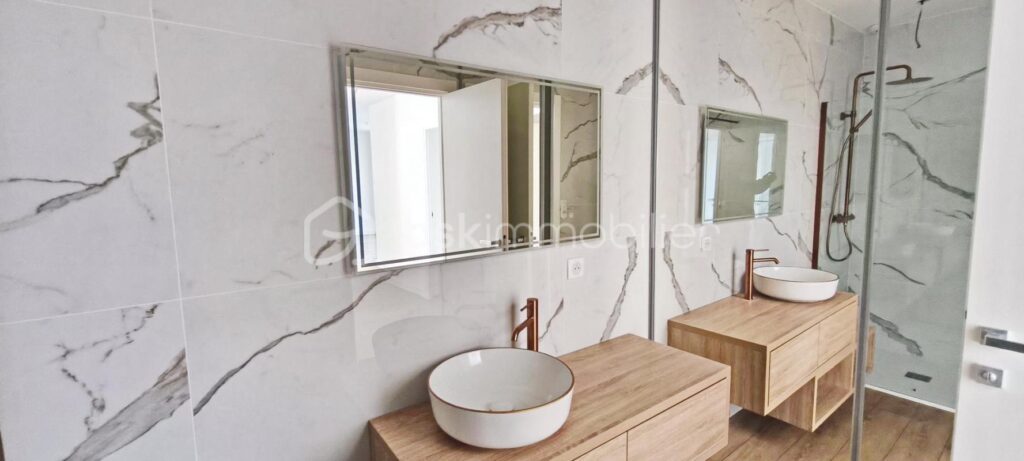 A saisir… ! Corse – Rive sud d’Ajaccio à Pietrosella- Résidence ORZIOLO 2. Appartement T3 de 71 m2 + loggia de 12 m2, situé à 3 km de la mer, proche des commerces… ! – 3 pièces – 2 chambres – 71 m²