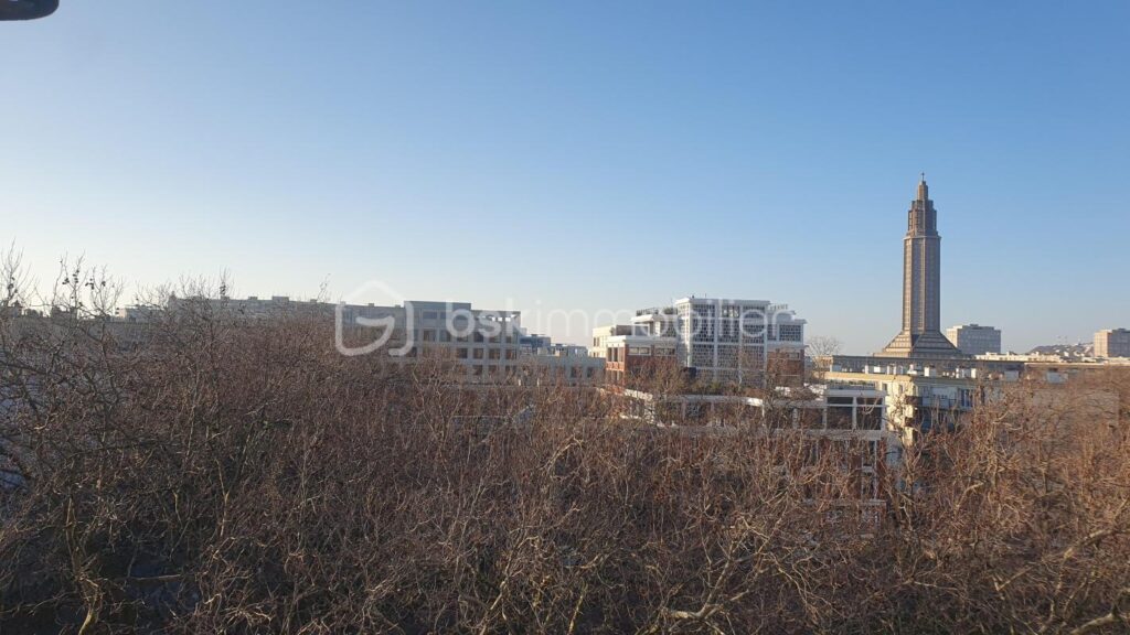 CENTRE VILLE / QUARTIER DES HALLES / RUE DE PARIS – 3 pièces – 2 chambres – 82 m²