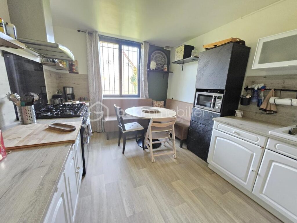 Magnifique Maison en pierres de 201m² à Raveau – 5 pièces – 4 chambres – 201 m²