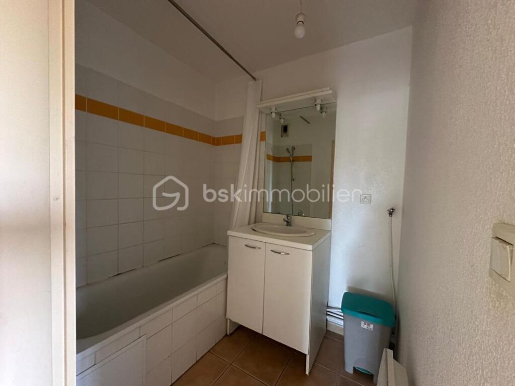 Appartement T3 avec balcon, piscine et parking – Avignon Pont des Deux Eaux – 3 pièces – 2 chambres – 56 m²