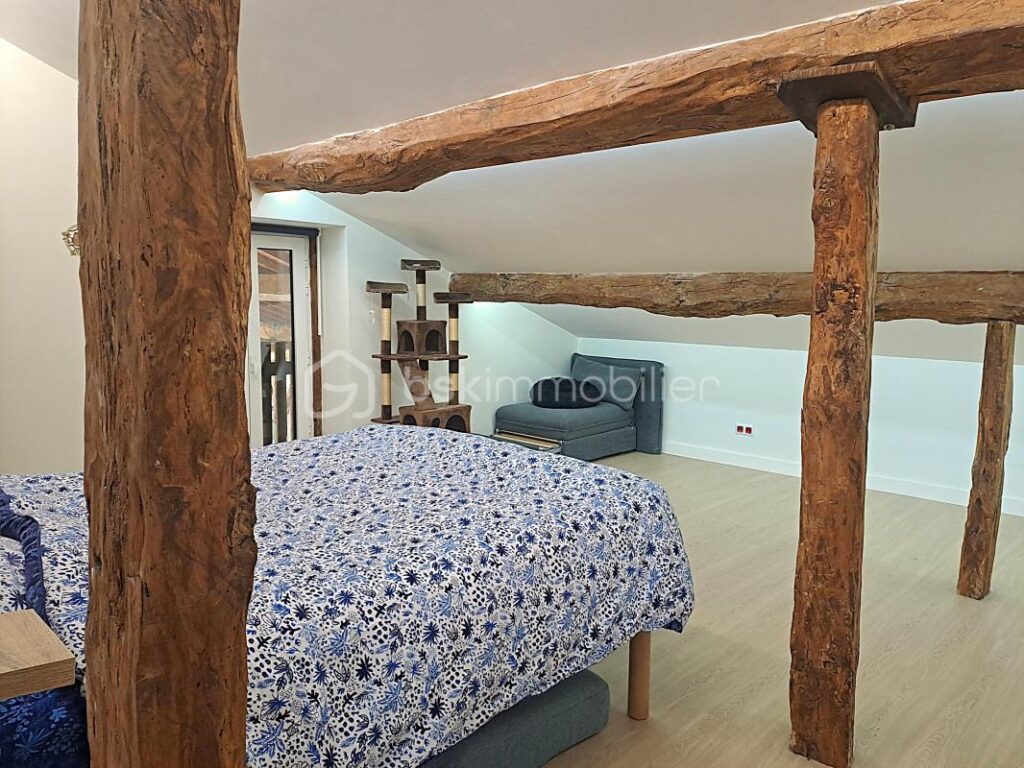 Longère de 275 m² avec dépendances et piscine – 7 pièces – 5 chambres – 275 m²