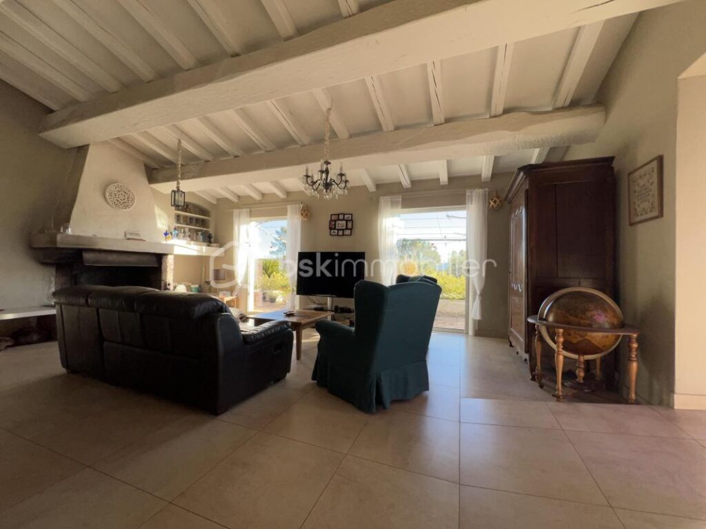 Vue Spectaculaire sur le Rocher : L’Art de Vivre Provençal à La Bouverie – 6 pièces – 4 chambres – 186 m²