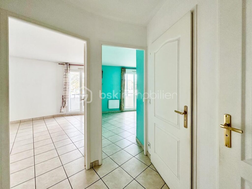 ANNECY CENTRE APPARTEMENT T4 A RENOVER QUARTIER DES ROMAINS – 4 pièces – 3 chambres – 93 m²