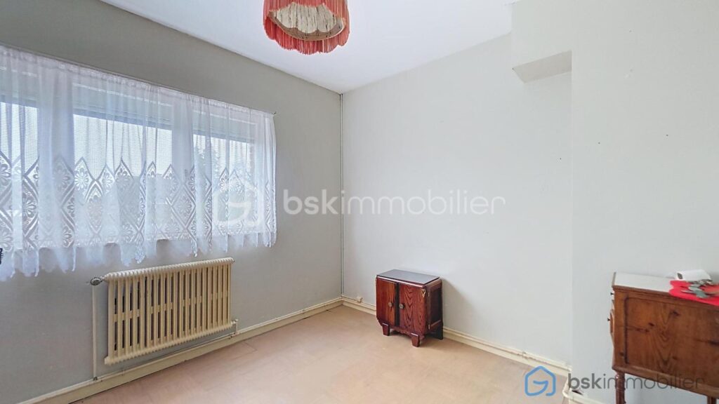 Maison semi-individuelle 4 chambres jardin garage – 6 pièces – 4 chambres – 100 m²