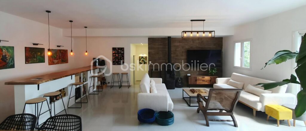 A Lorgues (Var) – MAISON TRADITIONNELLE avec loft indépendant, piscine balinaise & prestations haut de gamme! – 6 pièces – 4 chambres – 150 m²