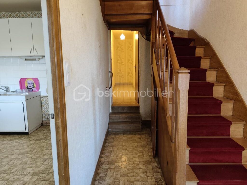 À deux pas du centre-ville de Saint-James – Une maison pleine de potentiel avec véranda et vue dégagée – 5 pièces – 2 chambres – 83 m²