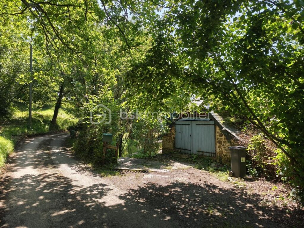 MAISONS DU 17 EME AVEC PETITE DEPENDANCE ET GARAGE – 5 pièces – 4 chambres – 150 m²