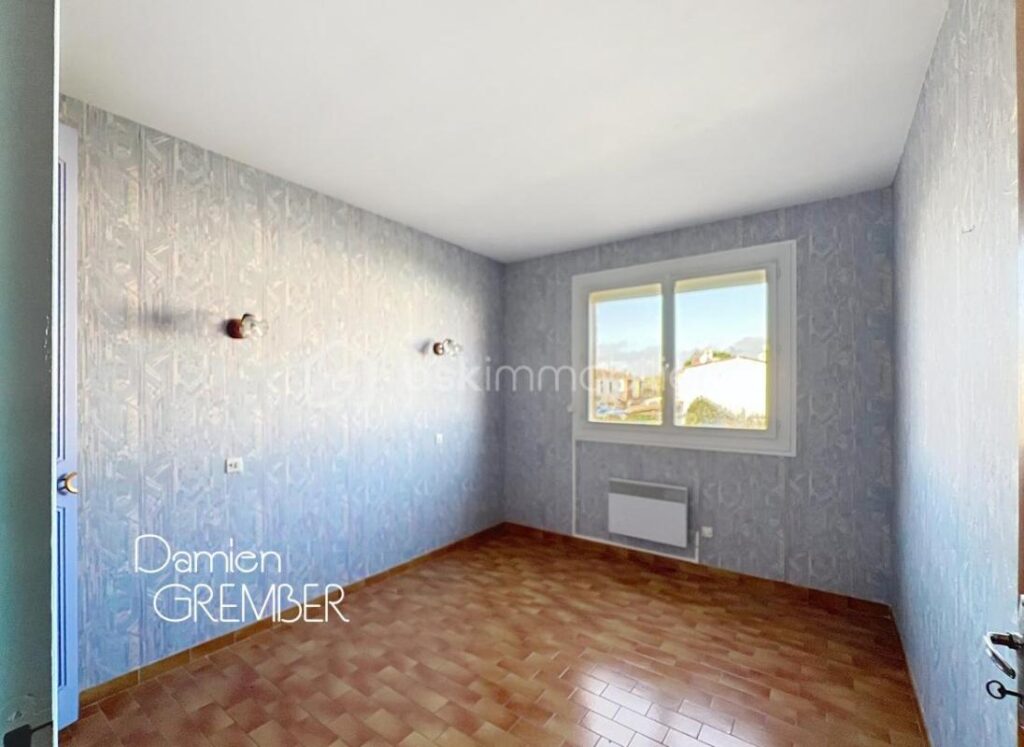 AGDE – Villa T5 de 125m² en R+1 avec garage de 92 m², combles de 118m² au sol, terrain piscinable – 5 pièces – 4 chambres – 125 m²