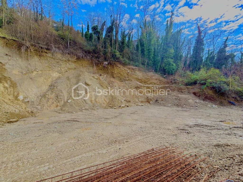 🌟 RARE À LA VENTE – TERRAIN D’EXCEPTION À CHAMBÉRY 🌟 – NR pièces – NR chambres – 2269 m²