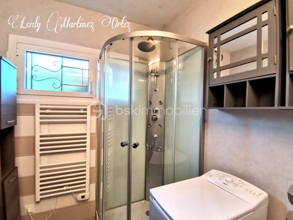 Appartement rénové, 27m² , avec extérieur, loggia, jardin, place de parking – 1 pièce – NR chambres – 26 m²