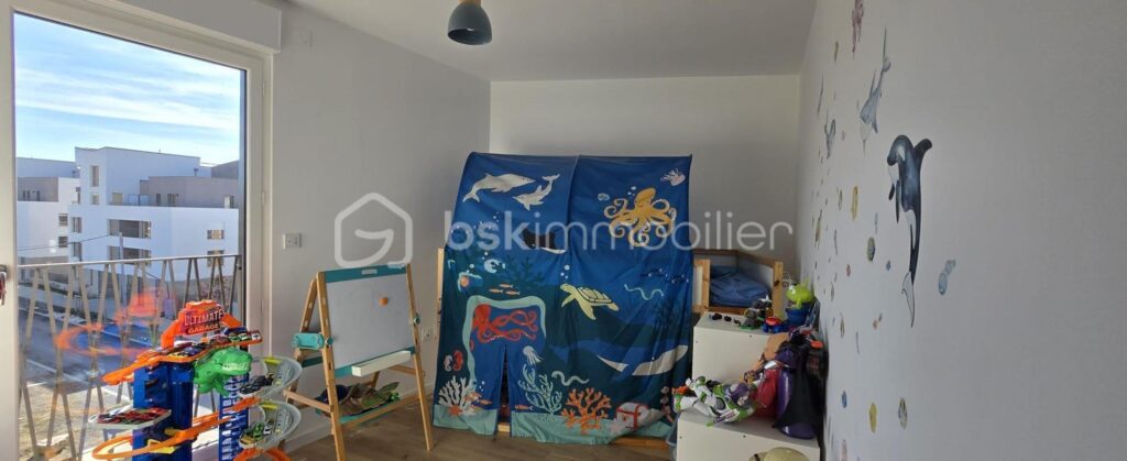 APPARTEMENT DERNIER ETAGE – 4 pièces – 3 chambres – 79 m²