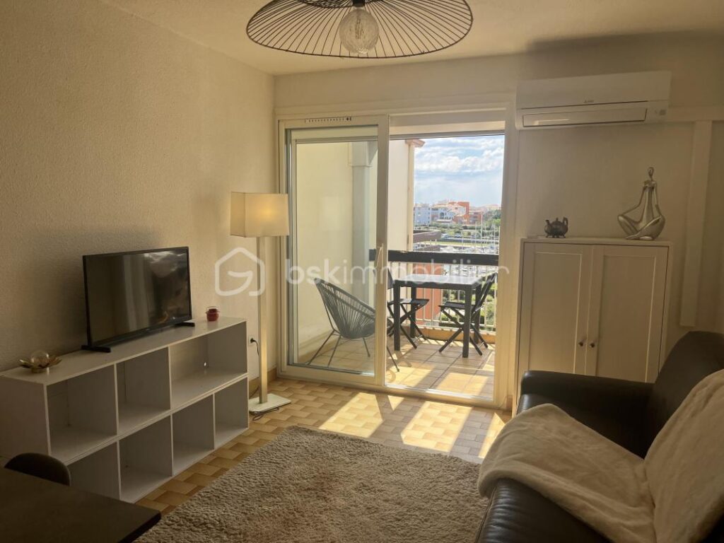 ✨ En exclusivité – Studio avec terrasse + parking – Vue imprenable sur les quais ✨ – 1 pièce – NR chambres – 21 m²