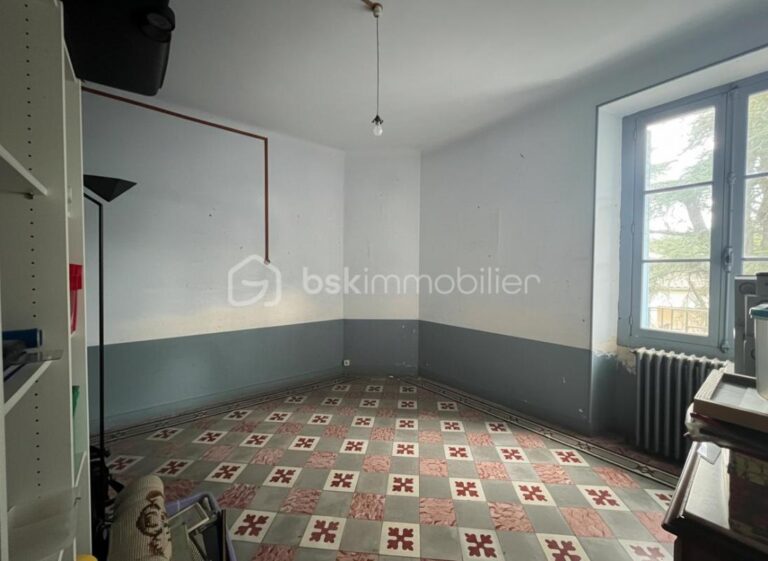 Maison de caractère avec annexe sur les hauteurs – 7 pièces – 5 chambres – 136 m²