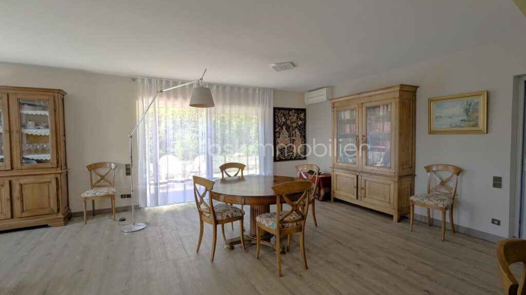 Ensemble de 2 habitations sur une belle parcelle arborée – 8 pièces – 6 chambres – 227 m²