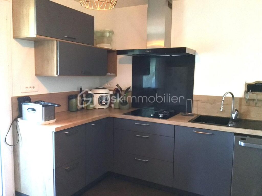 Maison de caractère à rénover – 8 pièces – 5 chambres – 189 m²